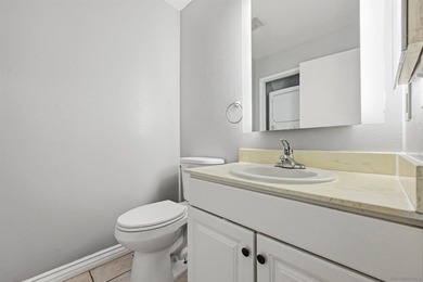 Spacious and beautifully updated 2-bedroom, 1.5-bath townhome - photo 11