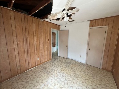 Three bedroom two bath home in Village On The Green subdivision - photo 12