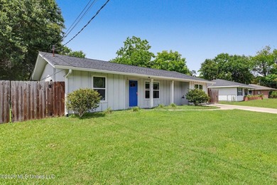 Absolutely adorable recently renovated home in Golf Cart - photo 2