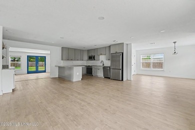 Absolutely adorable recently renovated home in Golf Cart - photo 3