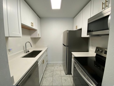 Well-located 15-unit apartment building in the heart of Salt - photo 3