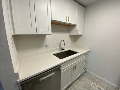Well-located 15-unit apartment building in the heart of Salt - photo 5