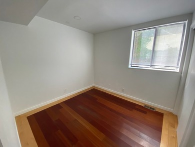 Well-located 15-unit apartment building in the heart of Salt - photo 7