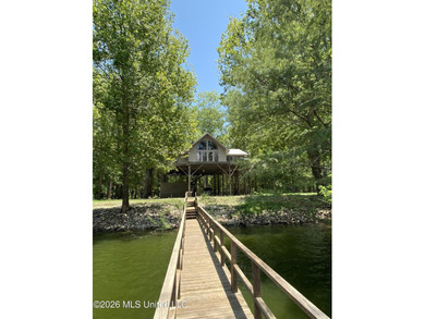 -18-20 feet off of the ground -3 Bedrooms -2 Full Baths - photo 1
