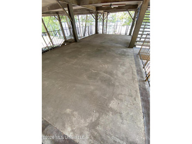 -18-20 feet off of the ground -3 Bedrooms -2 Full Baths - photo 3