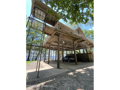 -18-20 feet off of the ground -3 Bedrooms -2 Full Baths - photo 4