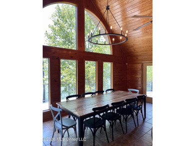-18-20 feet off of the ground -3 Bedrooms -2 Full Baths - photo 9