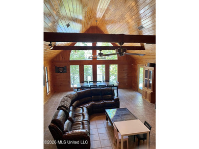 -18-20 feet off of the ground -3 Bedrooms -2 Full Baths - photo 10