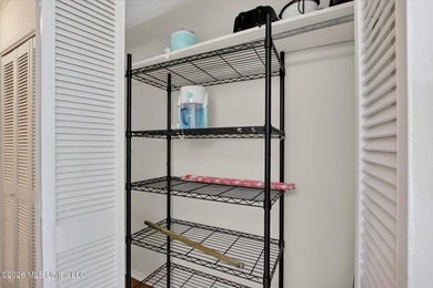 Lower level one bedroom condo offered with the furnishings - photo 16