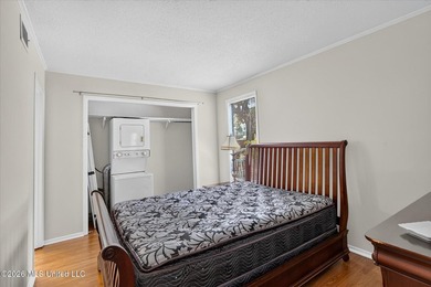 Lower level one bedroom condo offered with the furnishings - photo 18