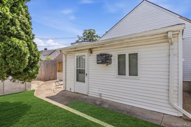 Welcome to 42 Larch Street in Hicksville, a well-maintained cape - photo 28