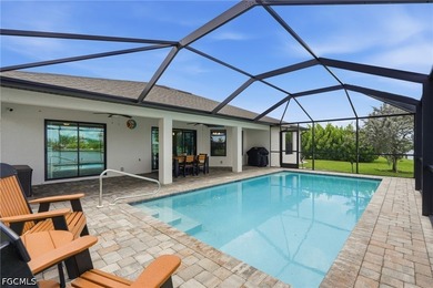 Wake up to sparkling intersecting canal views, spend your - photo 33
