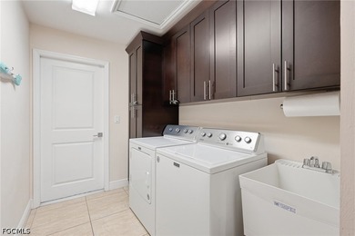 Wake up to sparkling intersecting canal views, spend your - photo 34