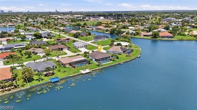 Wake up to sparkling intersecting canal views, spend your - photo 42