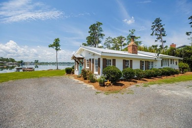 Tucked away on the shores of beautiful Long Pond, this adorable - photo 1
