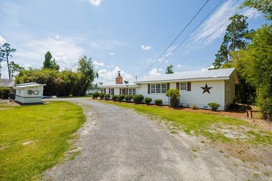 Tucked away on the shores of beautiful Long Pond, this adorable - photo 5