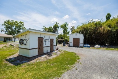 Tucked away on the shores of beautiful Long Pond, this adorable - photo 6