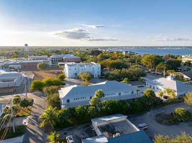 Sophisticated coastal living in the heart of Historic Downtown - photo 2