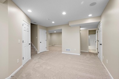 Welcome to Forest Ridge Lane! Originally built by Kingman Homes - photo 22