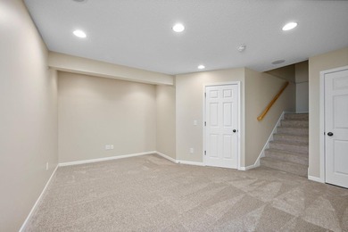 Welcome to Forest Ridge Lane! Originally built by Kingman Homes - photo 23