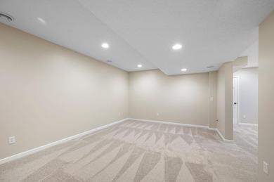 Welcome to Forest Ridge Lane! Originally built by Kingman Homes - photo 24