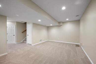 Welcome to Forest Ridge Lane! Originally built by Kingman Homes - photo 25
