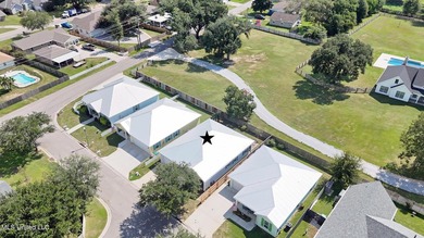 Welcome to this beautifully maintained 3-bedroom, 2-bath home - photo 29