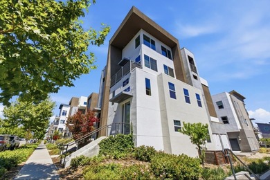 Located on a picturesque tree-lined street of Communication - photo 2