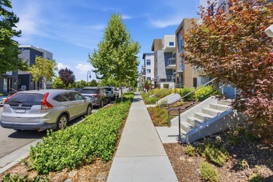 Located on a picturesque tree-lined street of Communication - photo 3