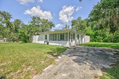 Welcome to this charming 2-bedroom, 1-bath home situated on a - photo 3
