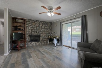 Welcome to lake living at its finest in the desirable Timberlane - photo 21