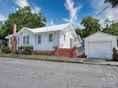 Classic Live Oak bungalow on a corner lot with all the right - photo 3