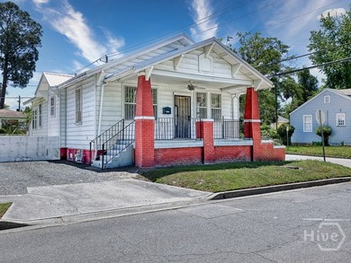 Classic Live Oak bungalow on a corner lot with all the right - photo 4