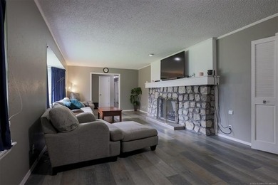 Welcome to lake living at its finest in the desirable Timberlane - photo 24