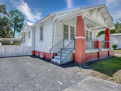 Classic Live Oak bungalow on a corner lot with all the right - photo 5
