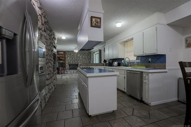 Welcome to lake living at its finest in the desirable Timberlane - photo 30