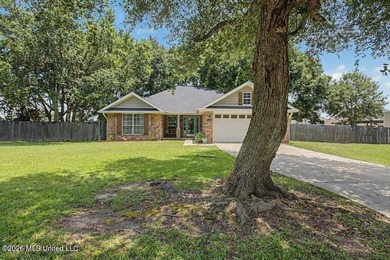 Adorable and well-maintained home featuring a newer A/C system - photo 1