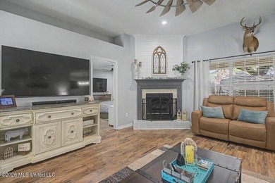 Adorable and well-maintained home featuring a newer A/C system - photo 4