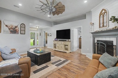 Adorable and well-maintained home featuring a newer A/C system - photo 7