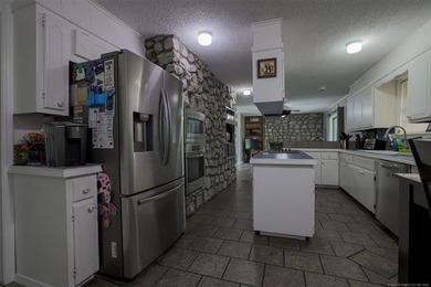 Welcome to lake living at its finest in the desirable Timberlane - photo 49
