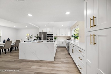 **WATERFRONT**MINS FROM BEACH**FULL RENOVATION** Welcome to this - photo 29