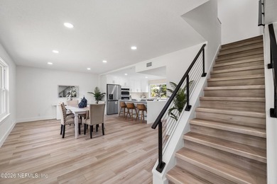 **WATERFRONT**MINS FROM BEACH**FULL RENOVATION** Welcome to this - photo 36
