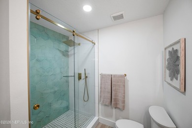 **WATERFRONT**MINS FROM BEACH**FULL RENOVATION** Welcome to this - photo 44