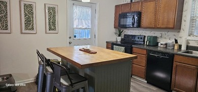 Cute Cottage in Lake Park!! Step-in-Side to pure Cuteness with - photo 3