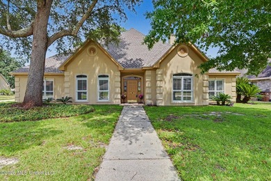 Location, Location, location! This lovely home is convenient to - photo 1