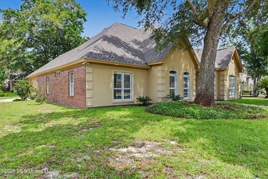 Location, Location, location! This lovely home is convenient to - photo 2
