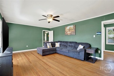 Recently painted, no longer green interior! This well-maintained - photo 7
