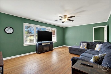 Recently painted, no longer green interior! This well-maintained - photo 8