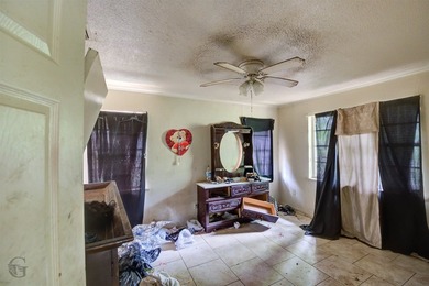 GREAT investment property to add to your rental portfolio. Home - photo 4