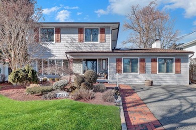 (private lake, pond, coastal) Home For Sale in Merrick New York